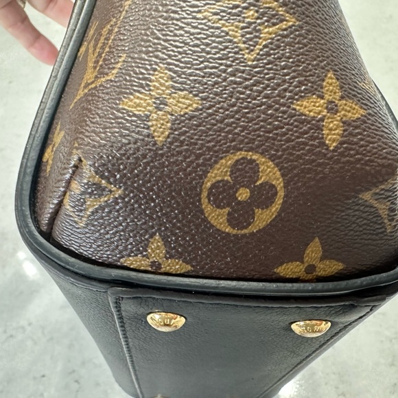 Authentic Retired Louis Vuitton Kimono PM - Picture 7 of 16